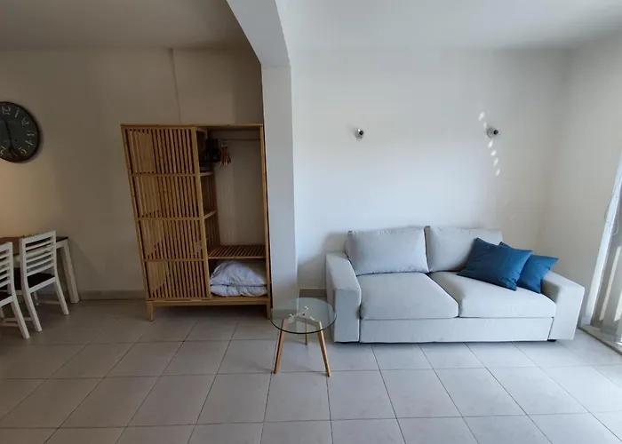 Spinola Bayview Apartment