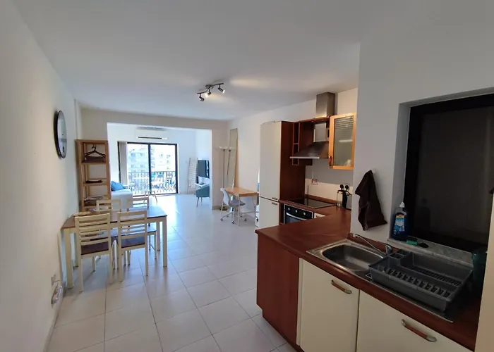 Spinola Bayview Apartment