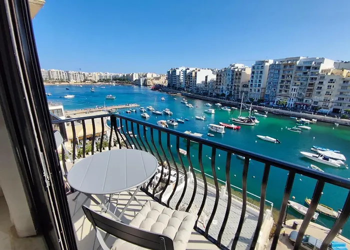 Spinola Bayview Apartment