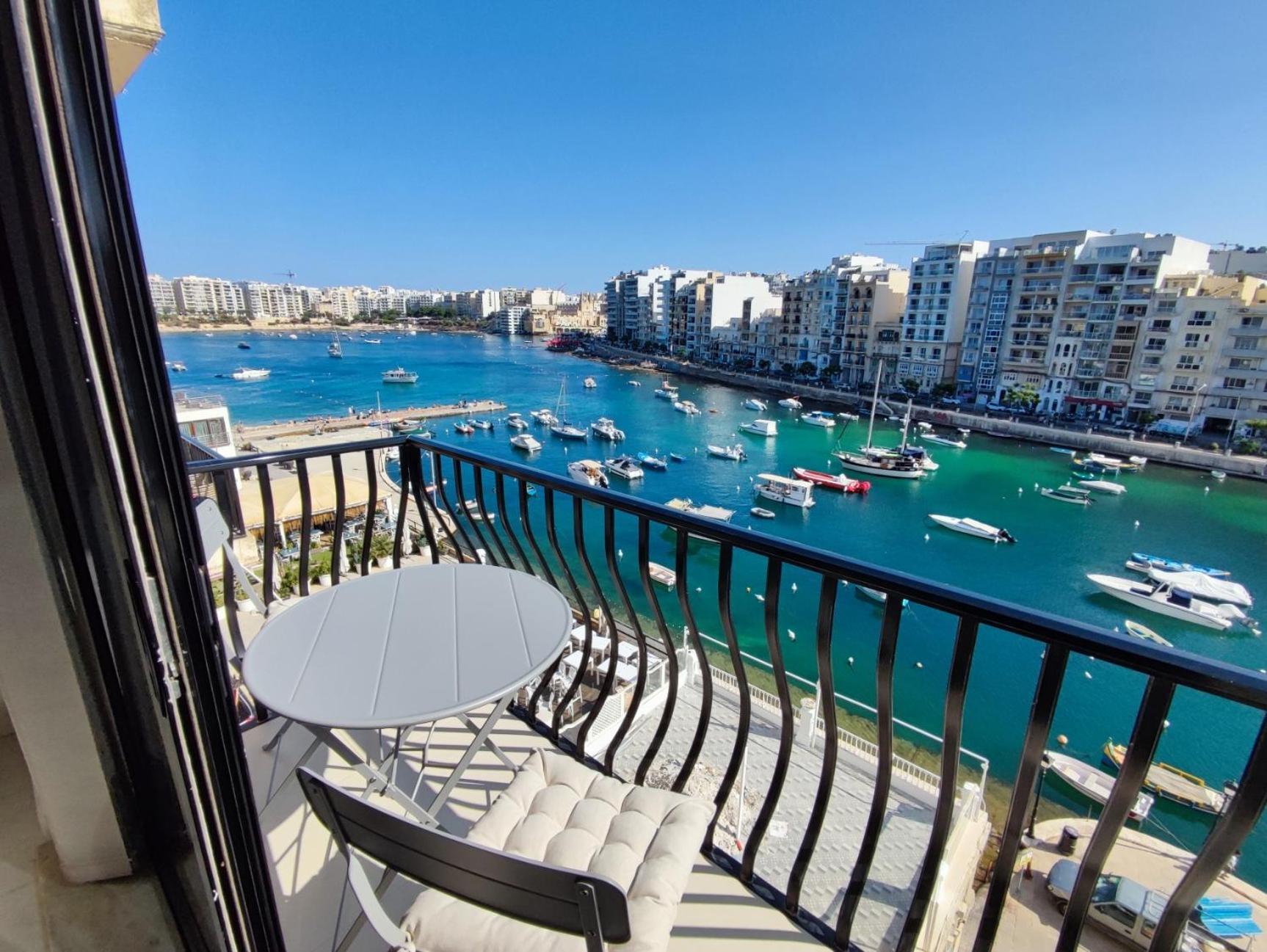 Spinola Bayview Apartman *